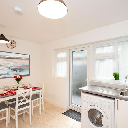 Stunning Four Bedroom House Close To Excel, O2 & Central London With Free Parking Экстерьер фото