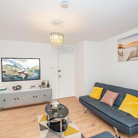 Stunning Four Bedroom House Close To Excel, O2 & Central London With Free Parking Экстерьер фото