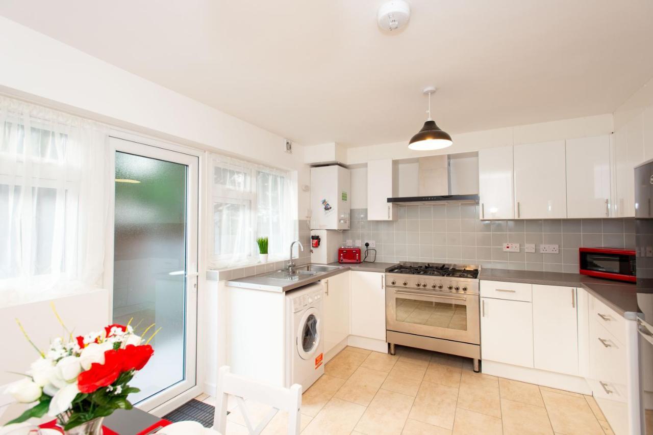 Stunning Four Bedroom House Close To Excel, O2 & Central London With Free Parking Экстерьер фото
