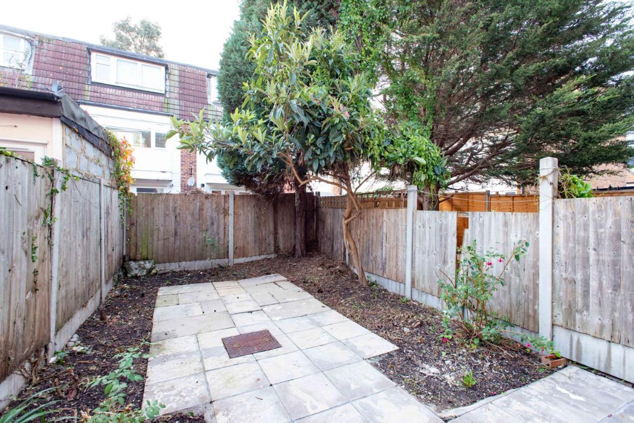 Stunning Four Bedroom House Close To Excel, O2 & Central London With Free Parking Экстерьер фото