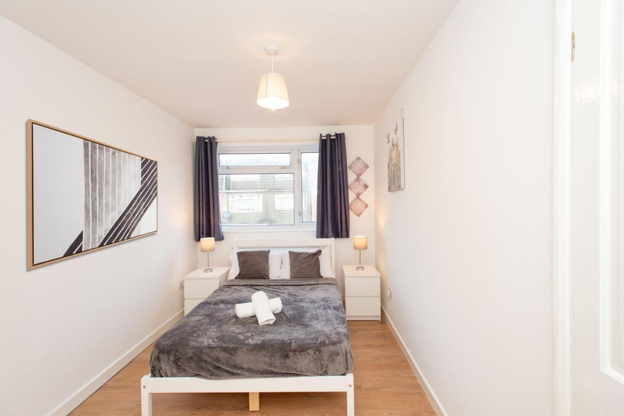Stunning Four Bedroom House Close To Excel, O2 & Central London With Free Parking Экстерьер фото
