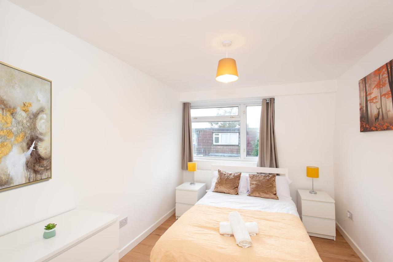 Stunning Four Bedroom House Close To Excel, O2 & Central London With Free Parking Экстерьер фото