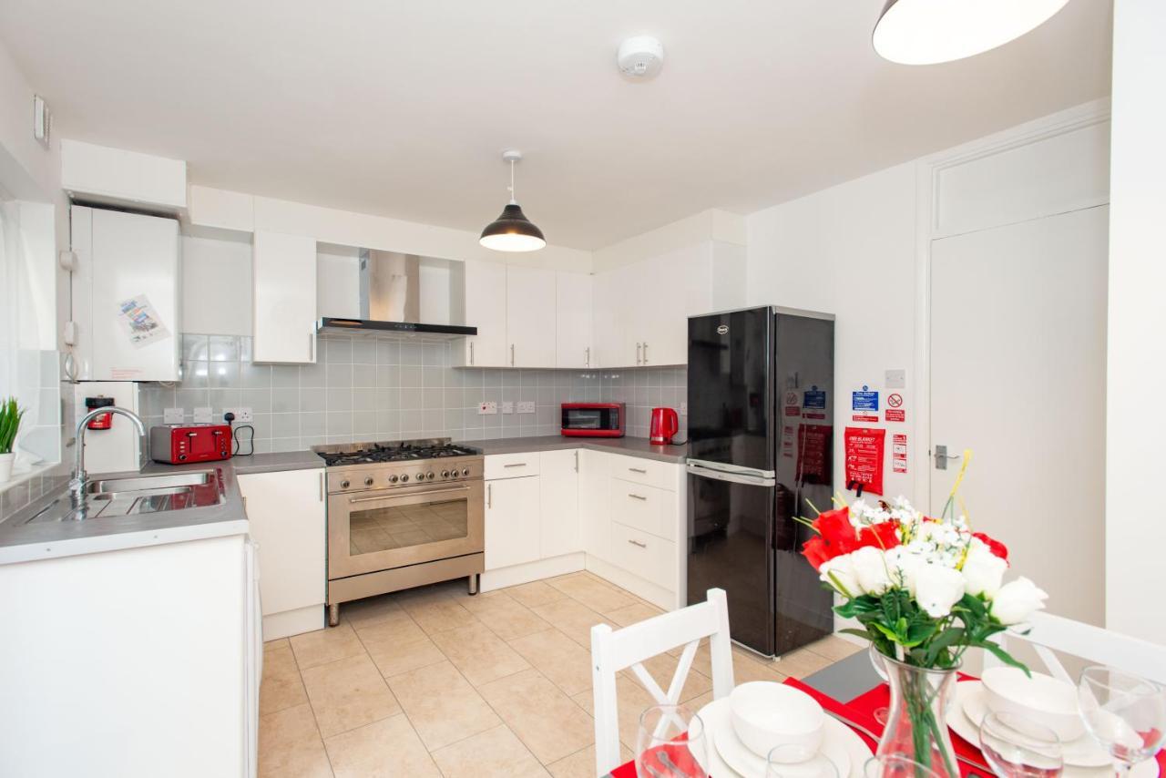 Stunning Four Bedroom House Close To Excel, O2 & Central London With Free Parking Экстерьер фото