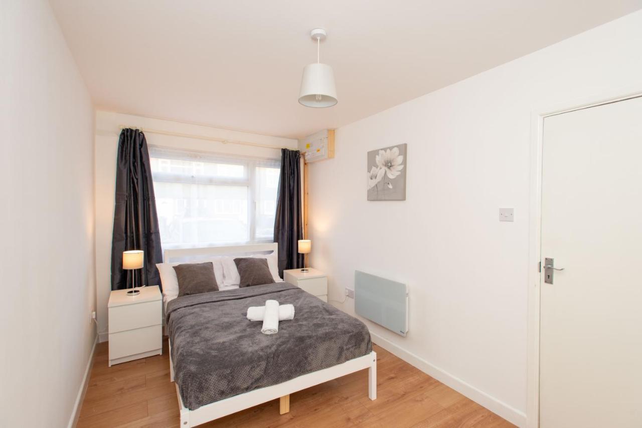 Stunning Four Bedroom House Close To Excel, O2 & Central London With Free Parking Экстерьер фото