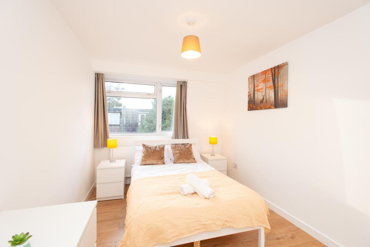 Stunning Four Bedroom House Close To Excel, O2 & Central London With Free Parking Экстерьер фото